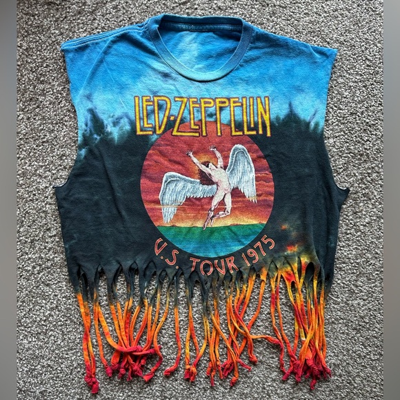 Tops - Led Zeppelin shirt, cropped 🎸🧡💙🖤